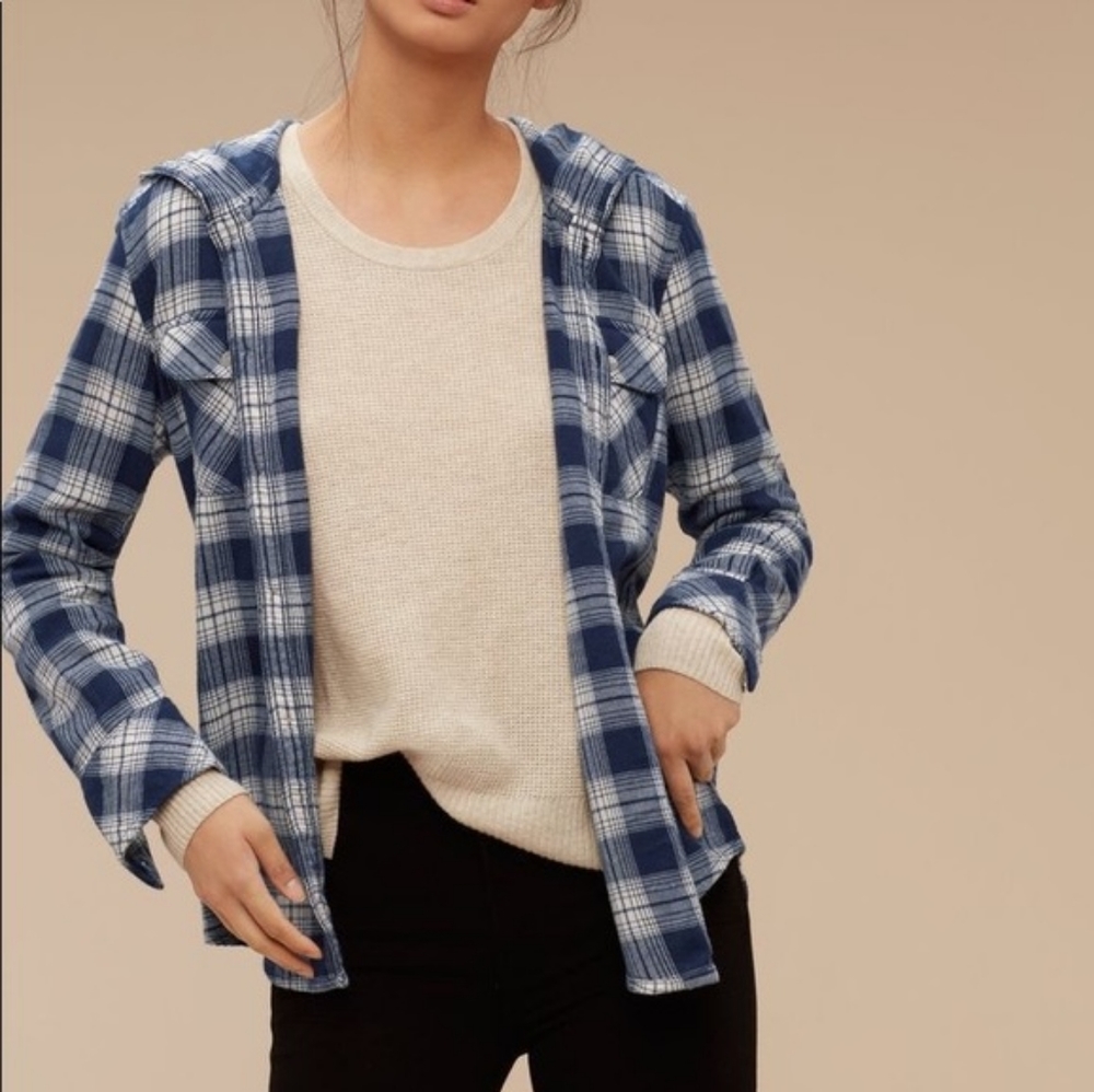 Aritzia TNA Brewster Flannel Hooded Button Down Blue and White size Extra Small